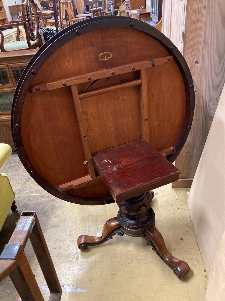 A Victorian circular rosewood tilt top breakfast table, diameter 126cm, height 76cm